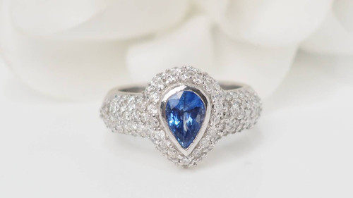 Bague en or blanc, saphir de Ceylan et diamants