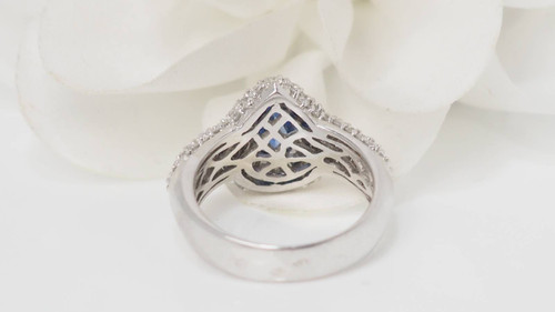 Bague en or blanc, saphir de Ceylan et diamants
