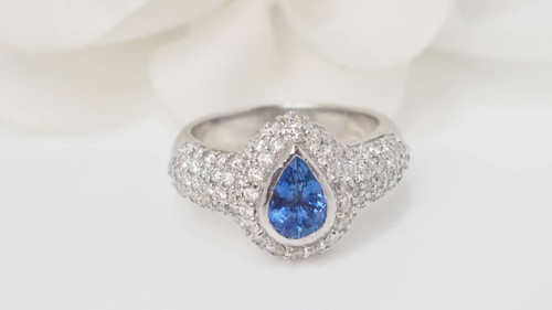 Bague en or blanc, saphir de Ceylan et diamants