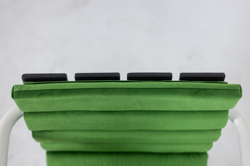 Serie di 6 poltrone in metallo laccato bianco e velluto. Anni '70.