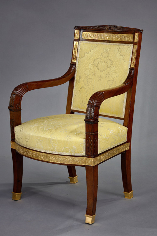 Salon en acajou comprenant quatre fauteuils, deux bergères et un canapé