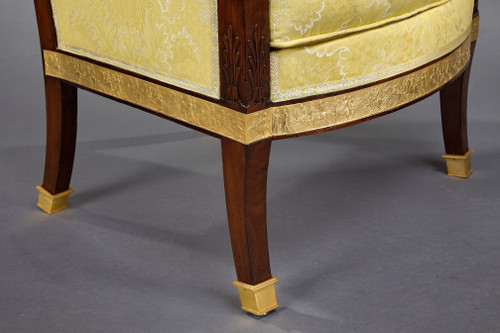 Salon en acajou comprenant quatre fauteuils, deux bergères et un canapé