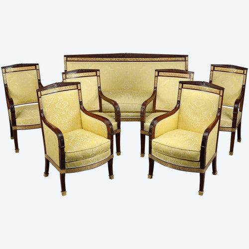 Salon en acajou comprenant quatre fauteuils, deux bergères et un canapé