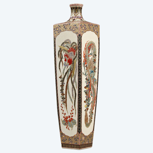 Rare Vase Soliflore de Satsuma aux dragons et Phoenix de la Période Meiji (1868-1912)