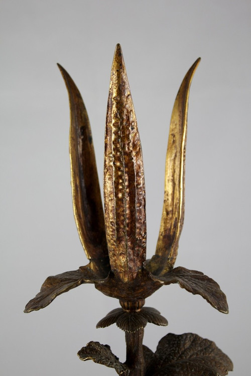 Scultura portacandele in bronzo 'Perdice che dà da mangiare alle sue pernici' fine XIX secolo