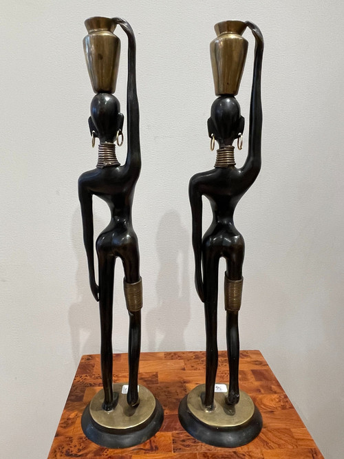 Coppia di statuette di portatori d'acqua, secondo Karl HAGENAUER, circa 1970