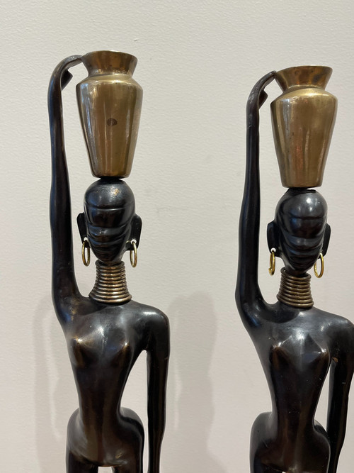 Coppia di statuette di portatori d'acqua, secondo Karl HAGENAUER, circa 1970