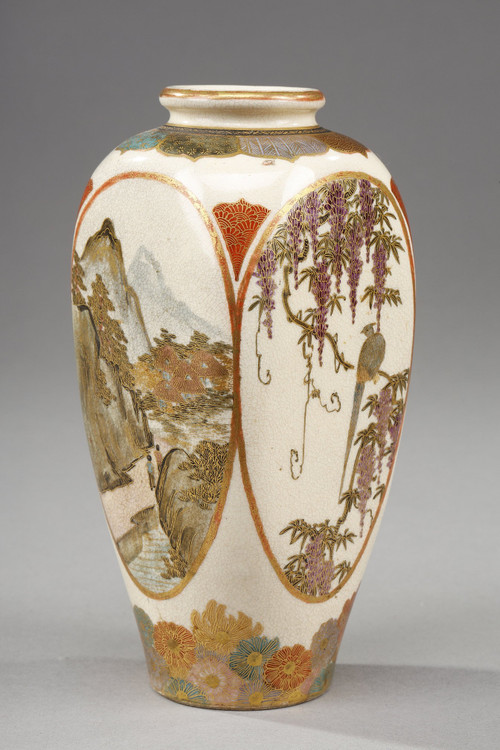Kleine Satsuma-Porzellanvase aus Japan, Meiji-Zeit (1868-1912).