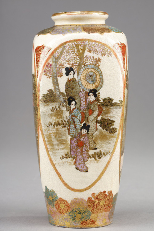 Kleine Satsuma-Porzellanvase aus Japan, Meiji-Zeit (1868-1912).