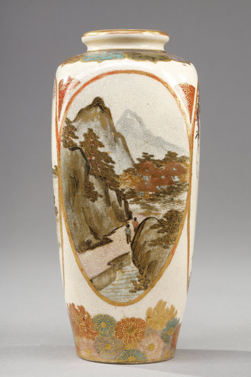 Kleine Satsuma-Porzellanvase aus Japan, Meiji-Zeit (1868-1912).