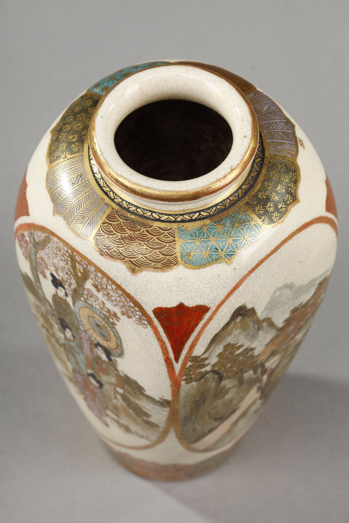 Kleine Satsuma-Porzellanvase aus Japan, Meiji-Zeit (1868-1912).