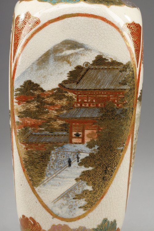 Kleine Satsuma-Porzellanvase aus Japan, Meiji-Zeit (1868-1912).