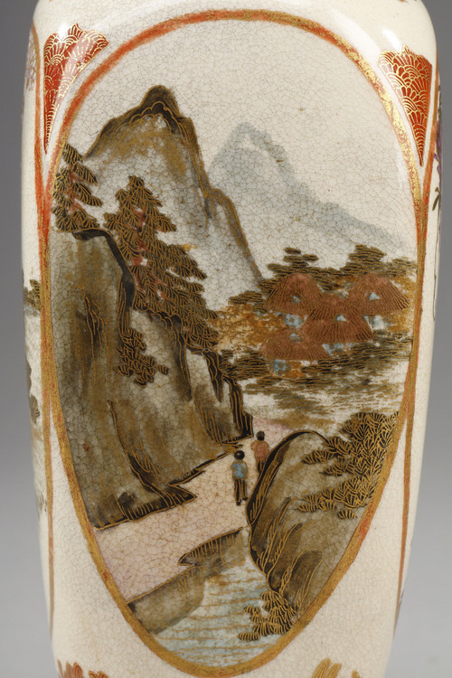 Kleine Satsuma-Porzellanvase aus Japan, Meiji-Zeit (1868-1912).