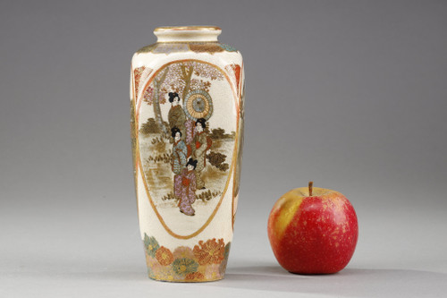 Kleine Satsuma-Porzellanvase aus Japan, Meiji-Zeit (1868-1912).