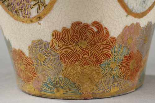 Kleine Satsuma-Porzellanvase aus Japan, Meiji-Zeit (1868-1912).