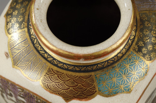 Kleine Satsuma-Porzellanvase aus Japan, Meiji-Zeit (1868-1912).
