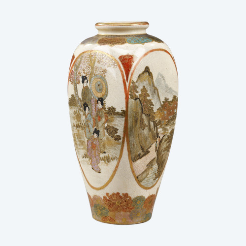 Kleine Satsuma-Porzellanvase aus Japan, Meiji-Zeit (1868-1912).