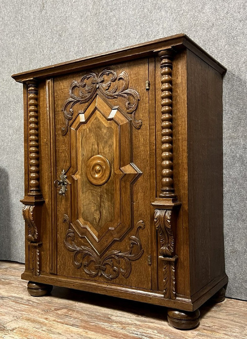Meuble D’apparat Alsacien en chêne et loupe époque Louis XIII / XVII eme siècle