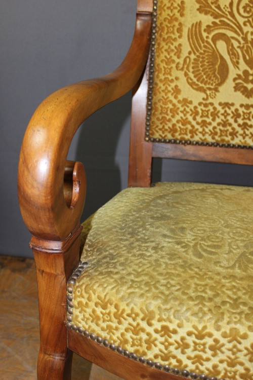 Paire de fauteuils Restauration en noyer XIX