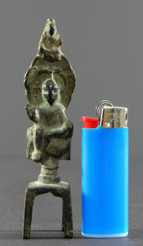 Chine , Dynastie Wei Du Nord (386-534), Rare Petit Autel En Bronze De Kwan Yin Repos Royal. 