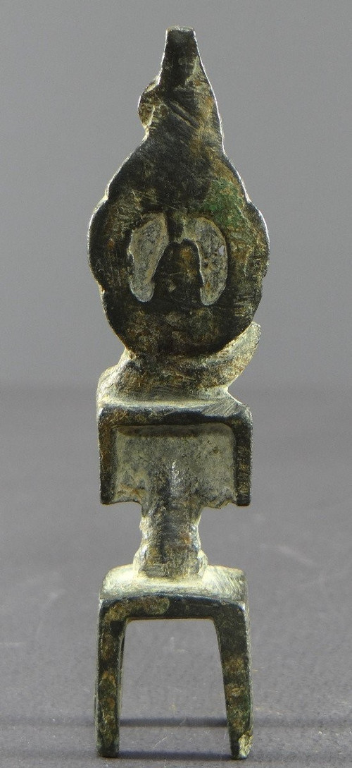 Chine , Dynastie Wei Du Nord (386-534), Rare Petit Autel En Bronze De Kwan Yin Repos Royal. 