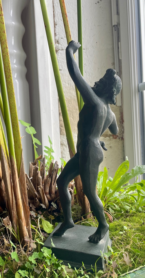 Faune dansant en bronze, XIXe siècle 