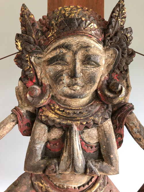 Wandpaneel aus geschnitztem Holz, polychrom mit doppelter Naga und 9 Gottheiten Mitte 20.