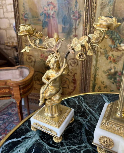 GARNITURE DE CHEMINEE DE STYLE LOUIS XVI