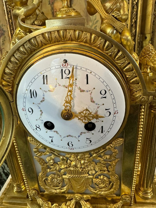 GARNITURE DE CHEMINEE DE STYLE LOUIS XVI