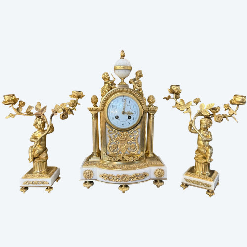 GARNITURE DE CHEMINEE DE STYLE LOUIS XVI