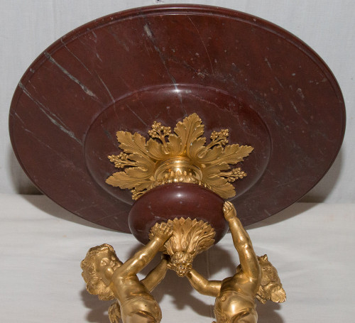 Coupe En Marbre Rouge Royale Et Putti En Bronze Doré Circa 1860