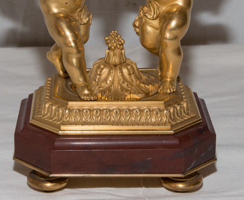 Coupe En Marbre Rouge Royale Et Putti En Bronze Doré Circa 1860