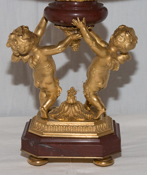 Coupe En Marbre Rouge Royale Et Putti En Bronze Doré Circa 1860