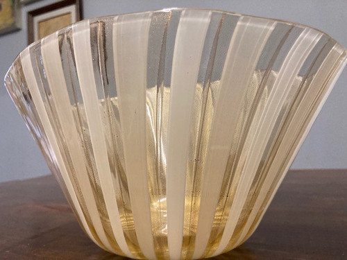 Barovier and Toso Murano centerpiece vase from the 70s. Engraved signature size. 26 x 19 h14