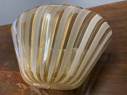 Barovier and Toso Murano centerpiece vase from the 70s. Engraved signature size. 26 x 19 h14