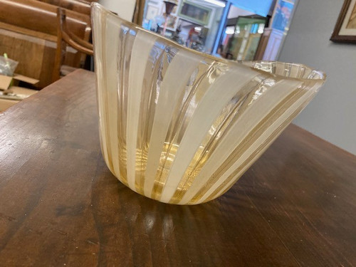 Barovier and Toso Murano centerpiece vase from the 70s. Engraved signature size. 26 x 19 h14