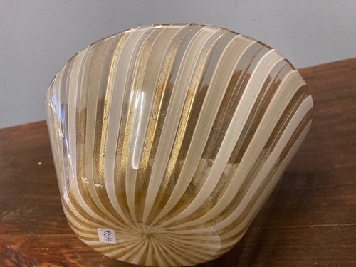 Barovier and Toso Murano centerpiece vase from the 70s. Engraved signature size. 26 x 19 h14