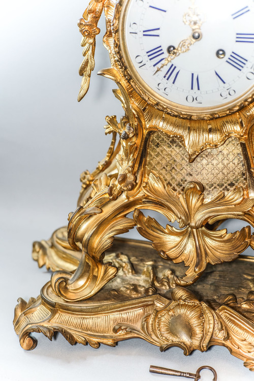 Important ROCAILLE MIRROR HANDLE, GOLDEN BRONZE, 19th century. MARTI movement