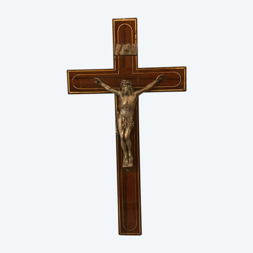 Beau crucifix en bronze d'époque 19ème Napoléon III sur croix en acajou vernis 