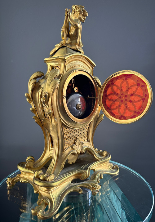Pendeluhr aus vergoldeter Bronze im Stil von Ludwig XV, 19.