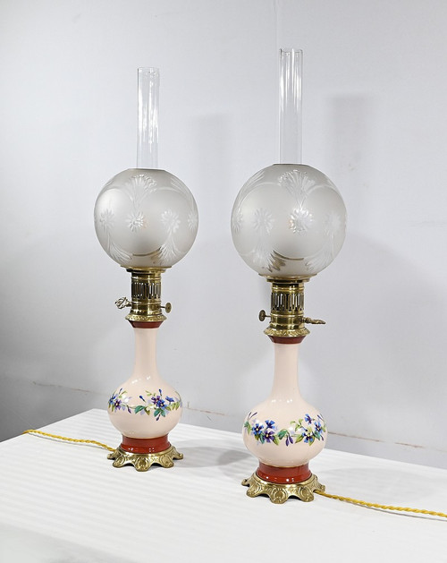 Coppia di lampade a olio in porcellana, elettrificate - Fine XIX secolo