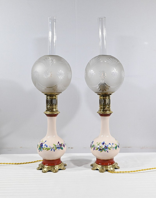 Coppia di lampade a olio in porcellana, elettrificate - Fine XIX secolo