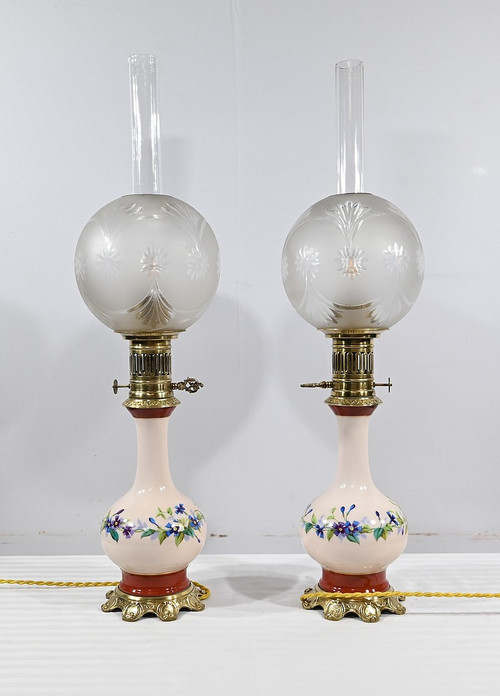 Coppia di lampade a olio in porcellana, elettrificate - Fine XIX secolo