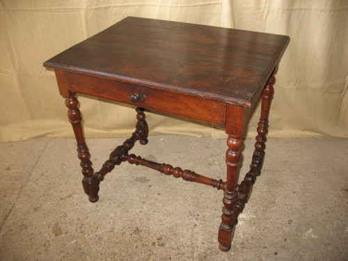 Table à écrire bureau époque Louis XIV avec un tiroir époque fin 17ème Origine Périgord
