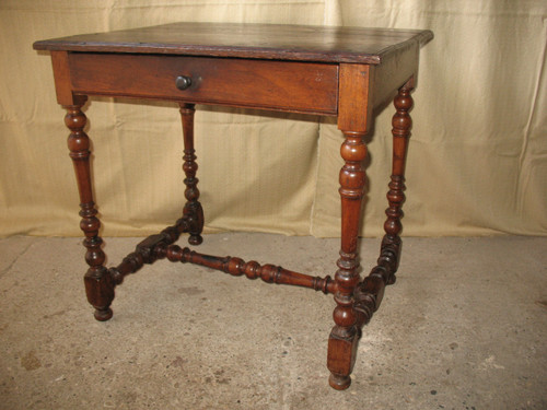 Table à écrire bureau époque Louis XIV avec un tiroir époque fin 17ème Origine Périgord