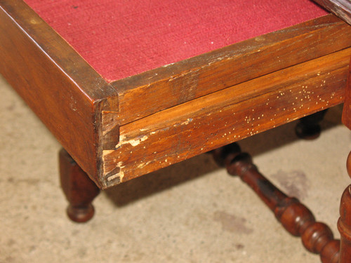 Table à écrire bureau époque Louis XIV avec un tiroir époque fin 17ème Origine Périgord