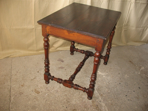 Table à écrire bureau époque Louis XIV avec un tiroir époque fin 17ème Origine Périgord