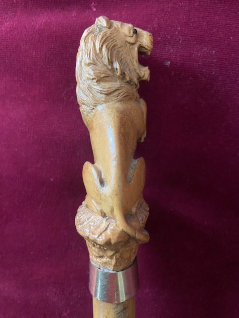 Canne de Collection en jonc de Malacca représentant un lion Héraldique
