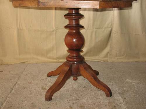 Octagonal inlaid pedestal table in the Charles X style 19th century