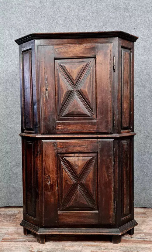 Ansteckbuffet im rustikalen Louis-XIII-Stil aus massiver Eiche um 1800.